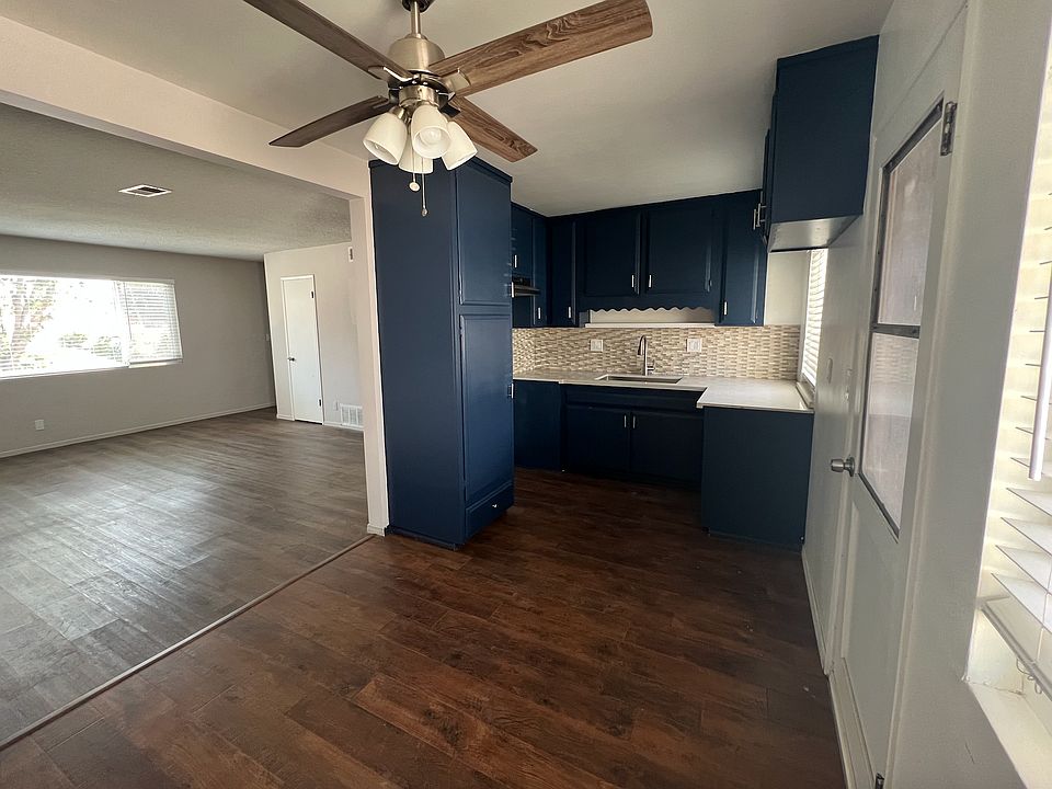 Kitchen/dinning room / back entry