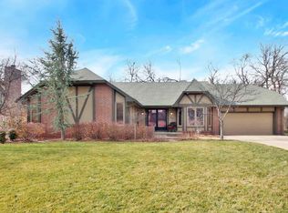 829 N Briarwood Rd, Derby, KS 67037
