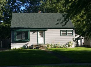 430 Lakeside Dr, Waterford, MI 48328