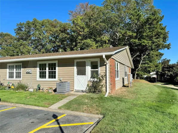258 Newcastle Court, Ridge, NY 11961