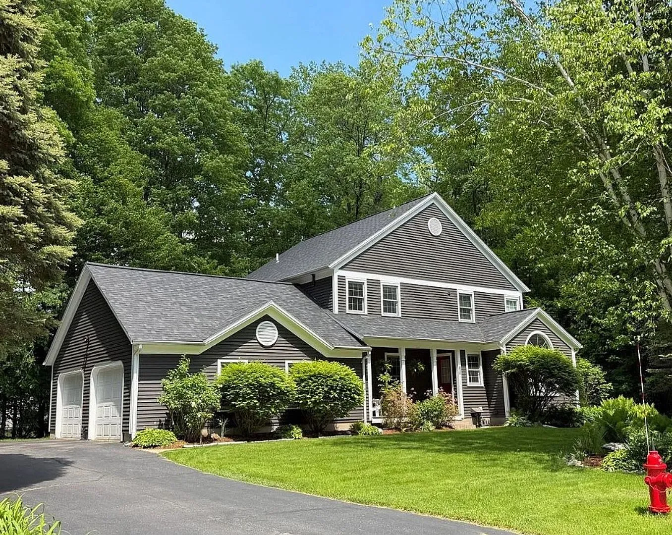 Beautiful 4 Bedroom Home in Shelburne's Deer Run Neighborhood | Flexible Lease Terms — Photo 2