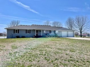 100 Lakeside Ln, Linn, MO 65051