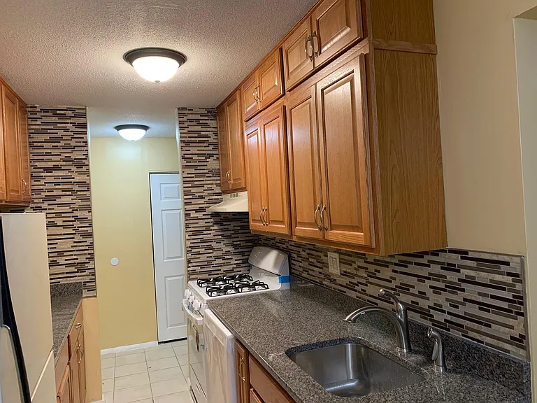 70 Shrewsbury Green Dr #F — Photo 15