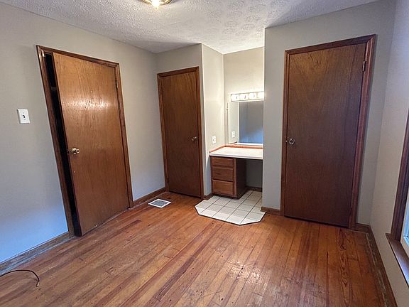 4th image of 338 N Poplar St