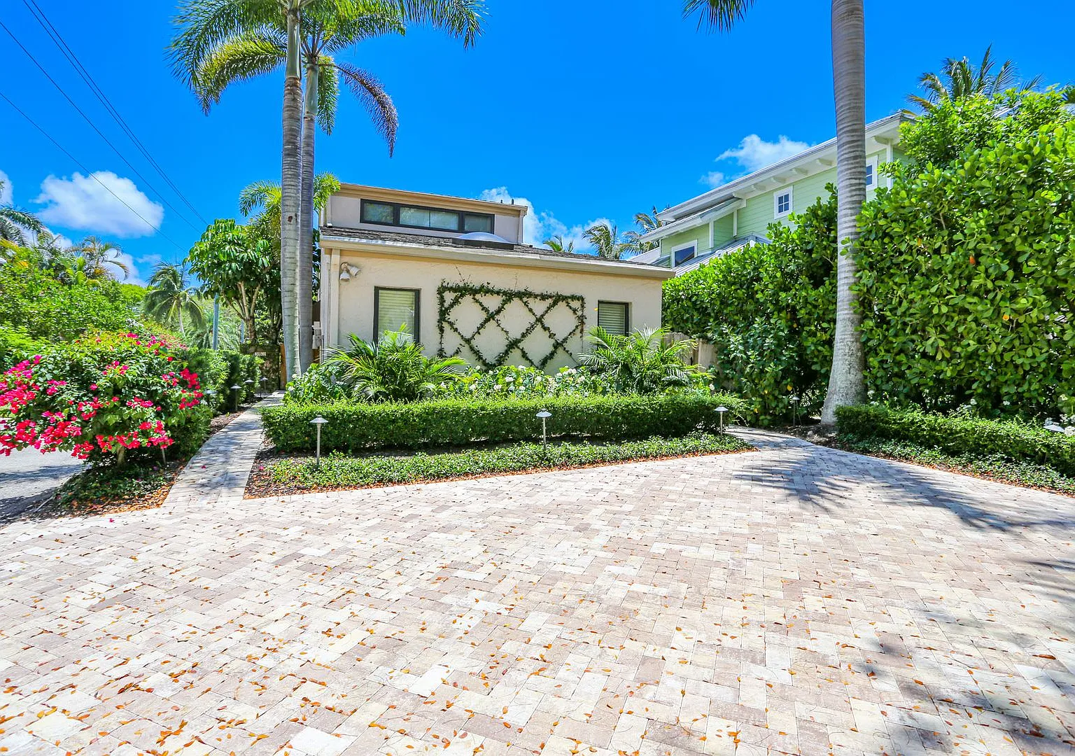 Dog Pet Friendly New Photos Uploaded Brand New Landscaping Package**Brand New Exterior Uplightng ... — Photo 1
