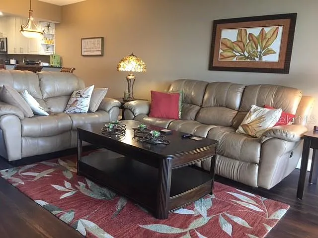 2 bed, 2.0 bath, 1090 sqft, $3,775 — Photo 3