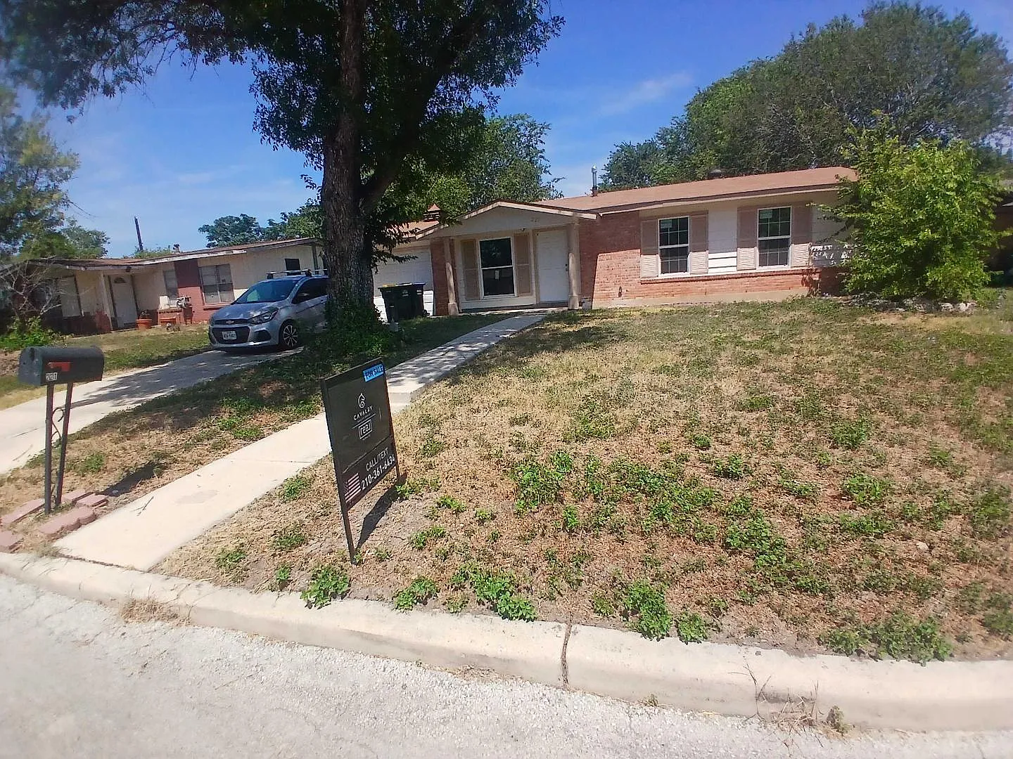 221 Park Ln — Photo 1