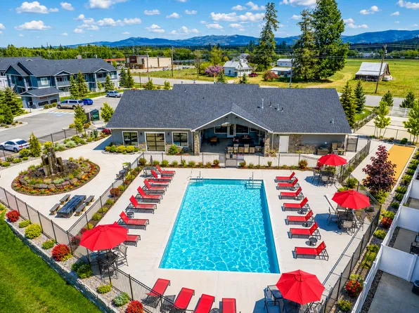 Prairie Pointe Apartments and Townhomes