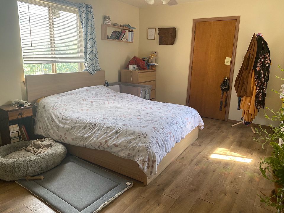 Another bedroom