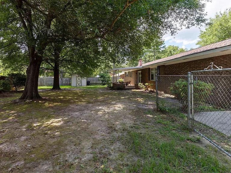 1726 Greenwood Cir — Photo 70