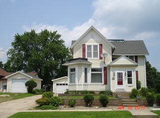 108 Prospect Ct, Manchester, IA 52057