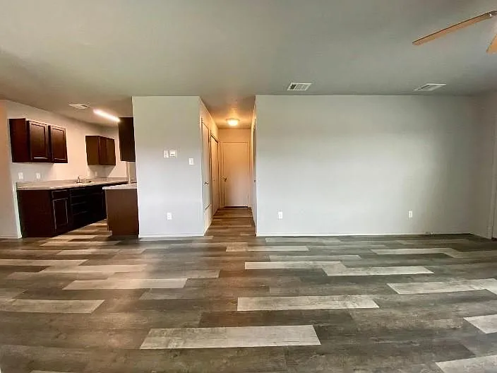 3 bed, 1125 sqft, $1,300 — Photo 4