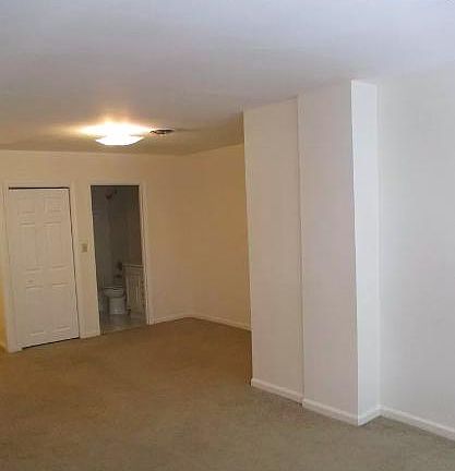 4th image of 3852 Russell Blvd #3
