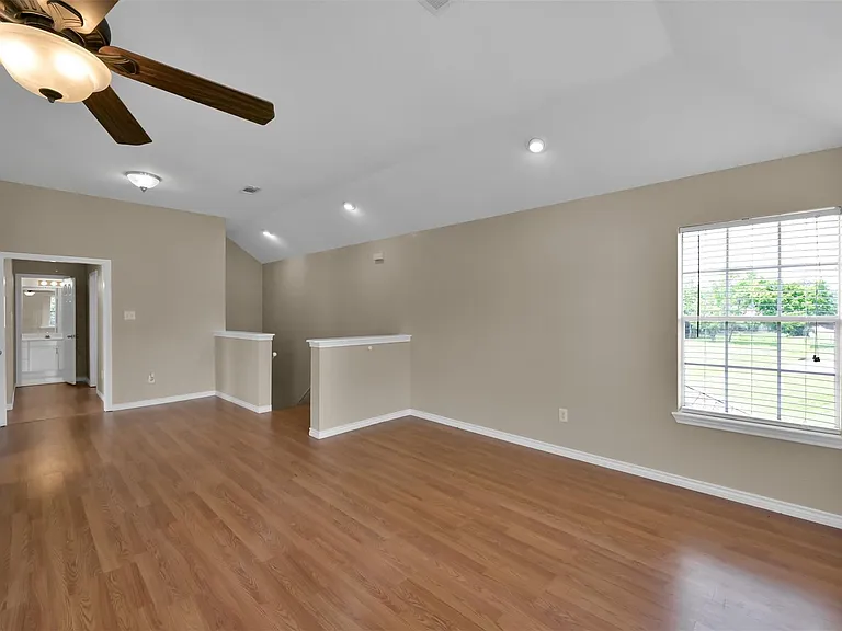 1141 Lovett St — Photo 8