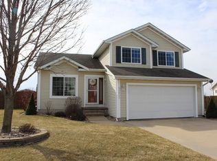 5255 Prairie Ridge Ave, Marion, IA 52302
