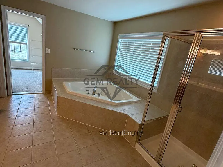 10410 Silver Creek Ct — Photo 52