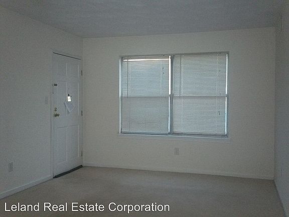 3rd image of 817 Spencer Ct