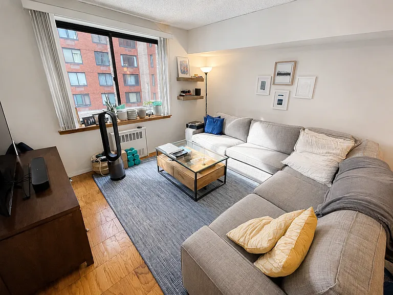 280 Rector Pl #4P — Photo 2