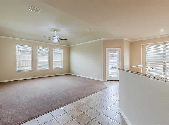 5th image of 324 Eden Dr