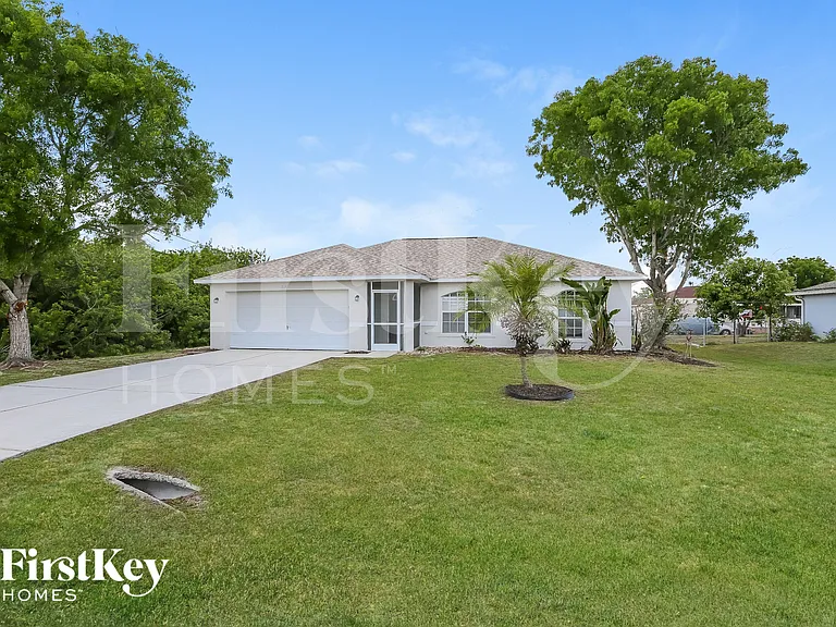215 Mossrosse St — Photo 2