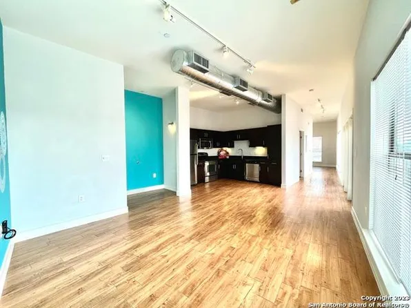 1401 S Flores St APT 300, San Antonio, TX 78204