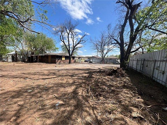 2nd image of 607 SE 51st St