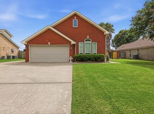2401 Postoak Ln, Groves, TX 77619