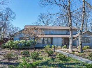 5 Andover Dr, North Caldwell, NJ 07006