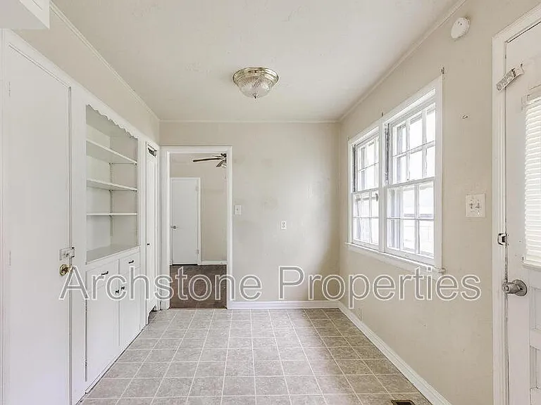 1614 SW 41st St — Photo 16