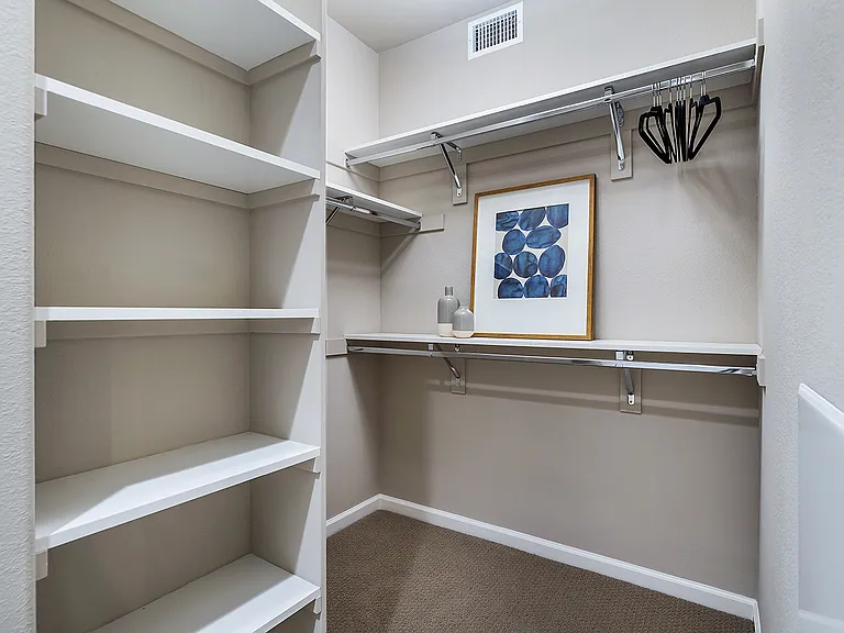 Canyon Oaks Luxury Apartments — Photo 45