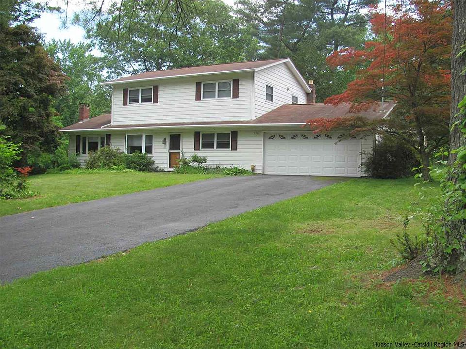 1st image of 32 Brittany Dr