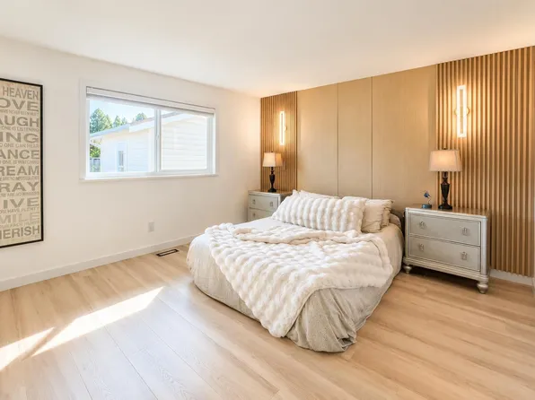 15092 19a Ave, Surrey, BC V4A 7G8