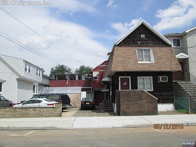 2nd image of 420 Warren St