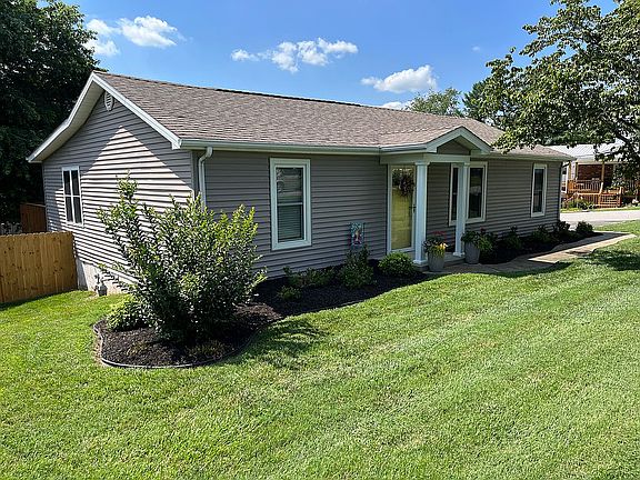 3rd image of 521 Lexington Dr