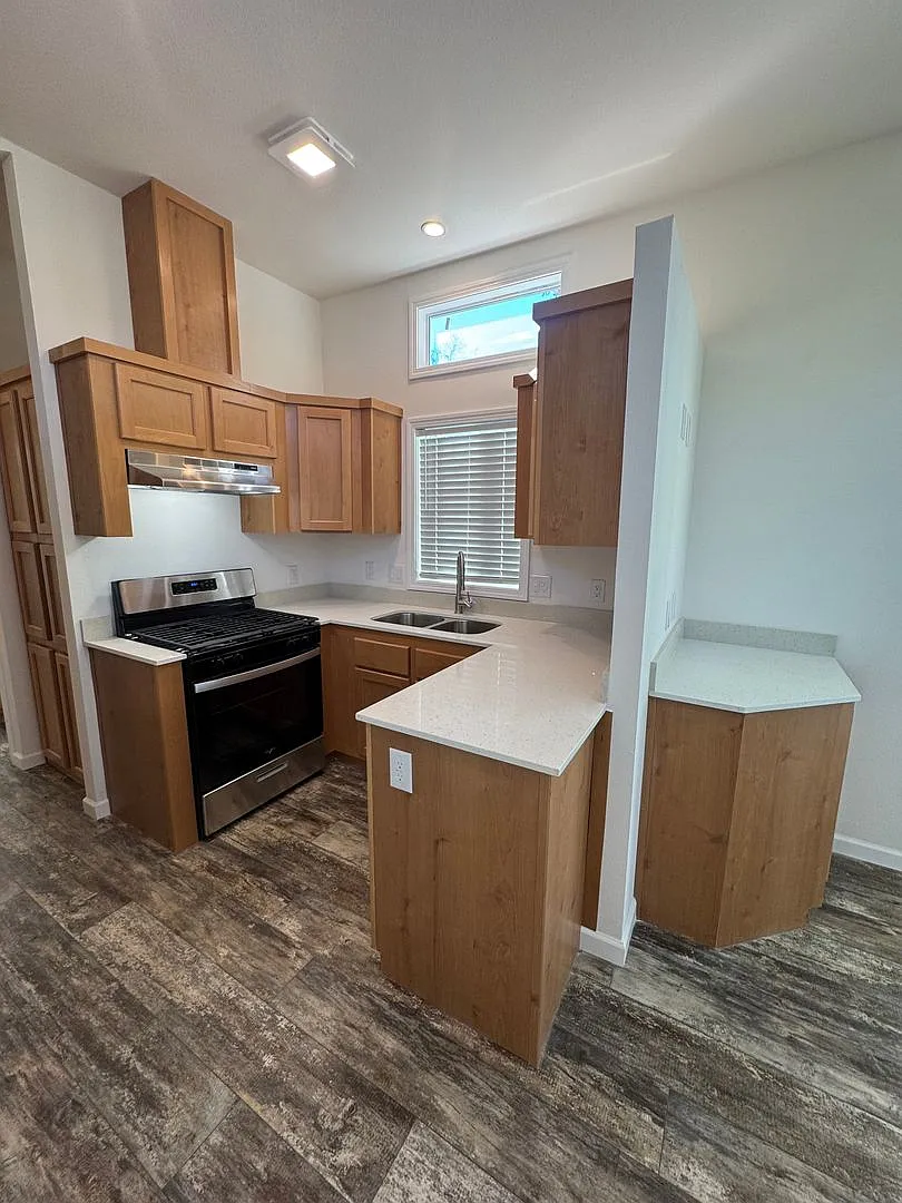 2646 Sharon Avenue — Photo 2