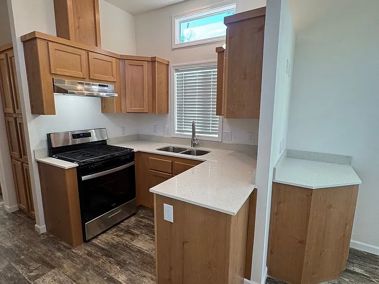 2646 Sharon Ave — Photo 2