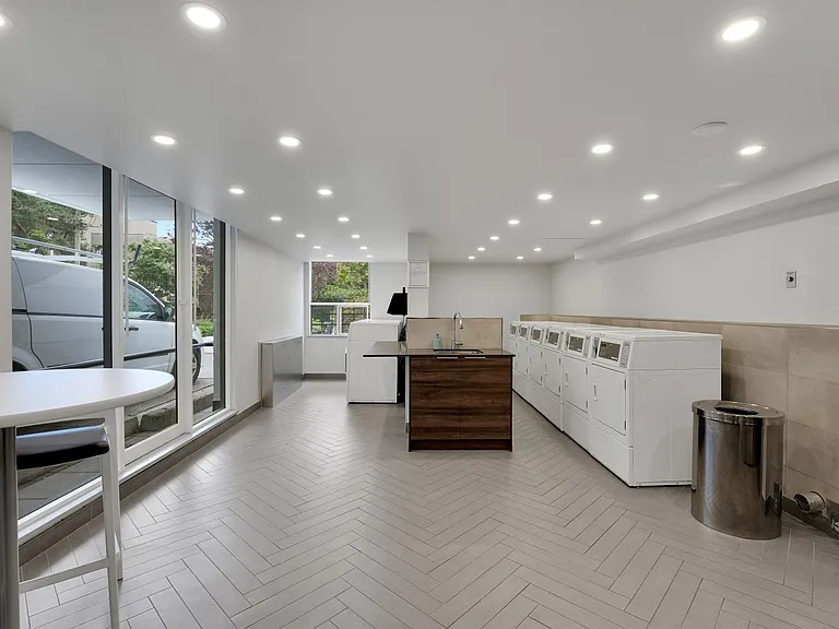 1005 Jervis St — Photo 20