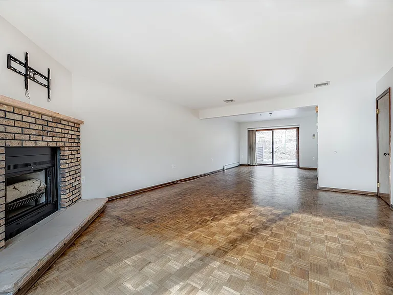 900 Valley Rd #B4 — Photo 9