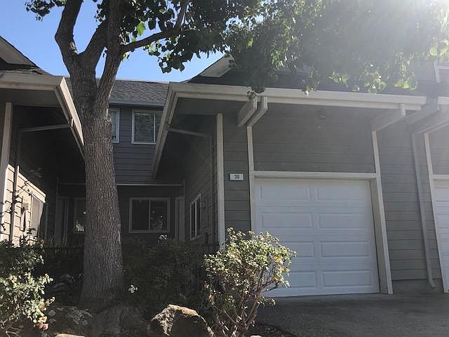 1st image of 30 Meadowbrook Ct