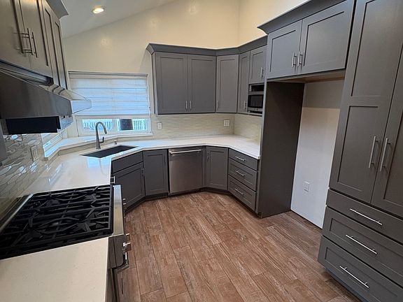 5th image of 1320 Lakeside Ln