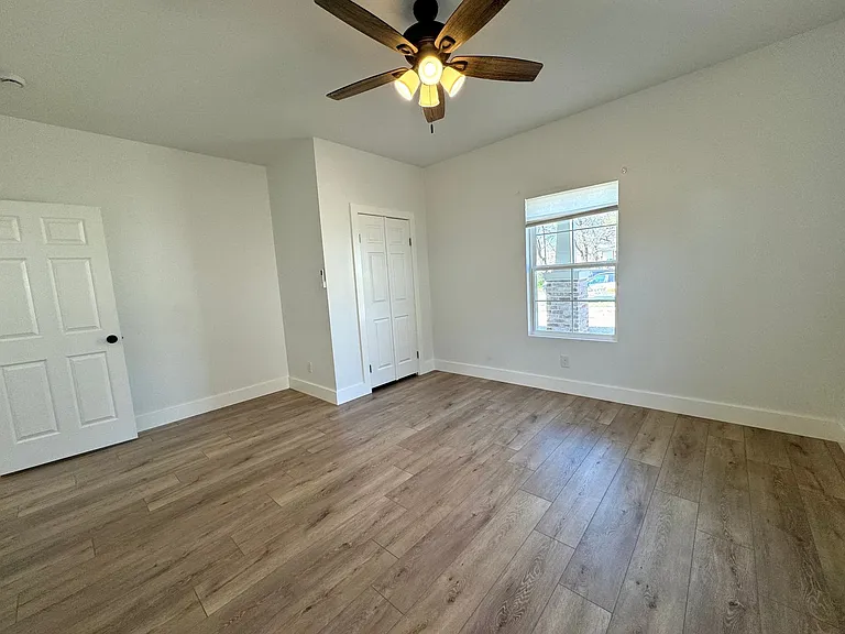 2730 E Admiral Ct — Photo 19