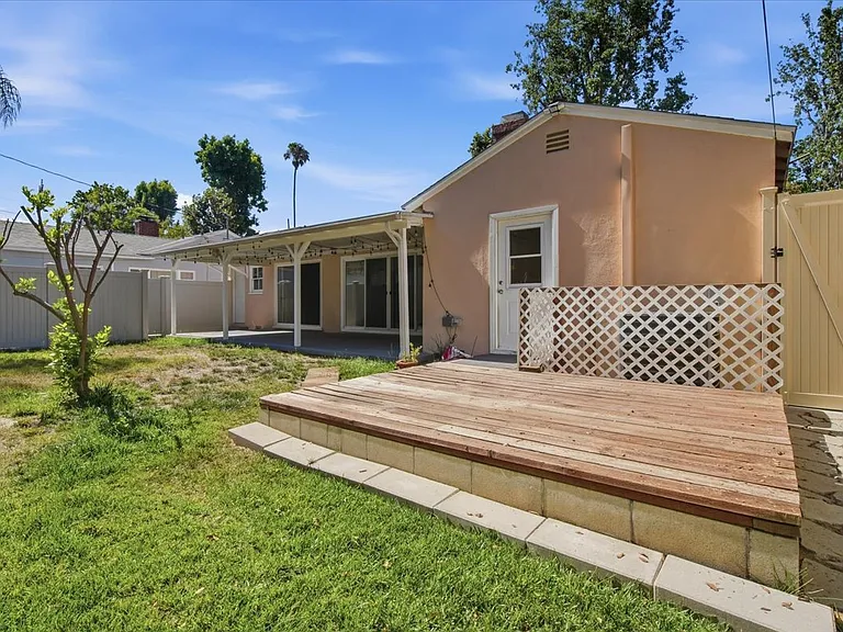 12818 Hatteras St — Photo 18