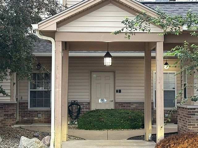 1st image of 3712 Thornhill Dr #3712