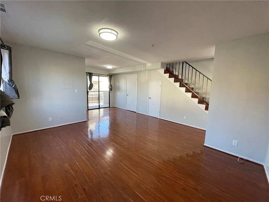 2 bed, 1.5 bath, 800 sqft, $2,800 — Photo 3
