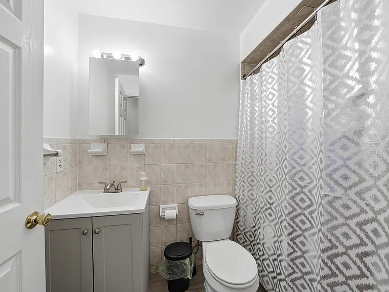 1049 Lafayette St #1A — Photo 15