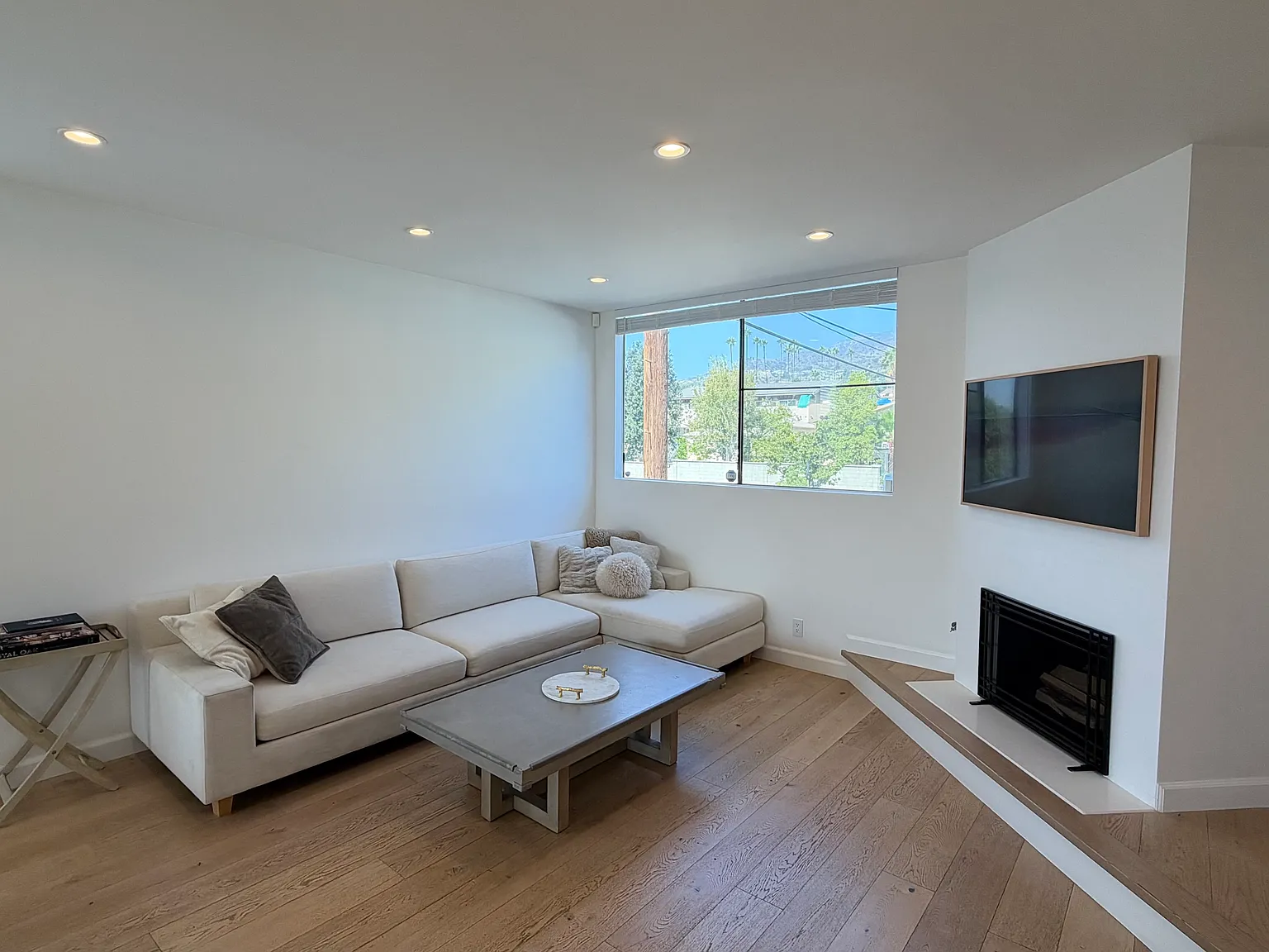 2 bed, 2.5 bath, 1500 sqft, $5,000 — Photo 2