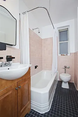 Rented by Space Marketing Shop | media 4