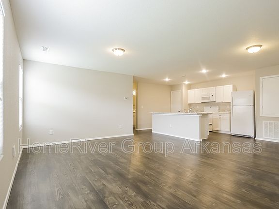 5th image of 237 N Broadway Dr