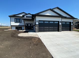 441 Swallow Ridge Rd, Brookings, SD 57006