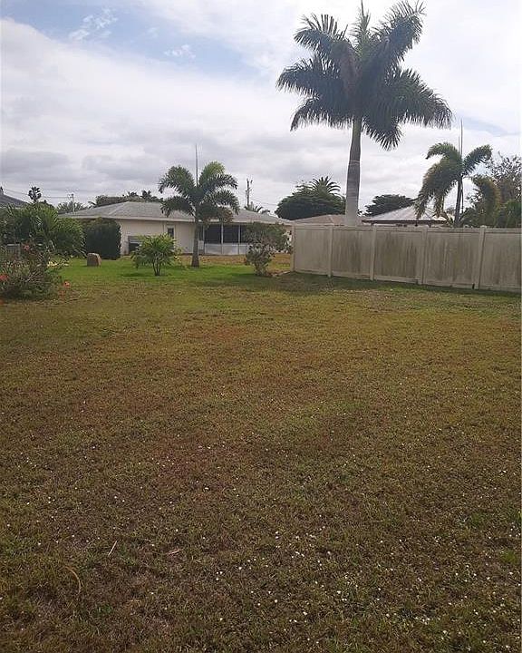 2nd image of 4221 SE 8th Pl